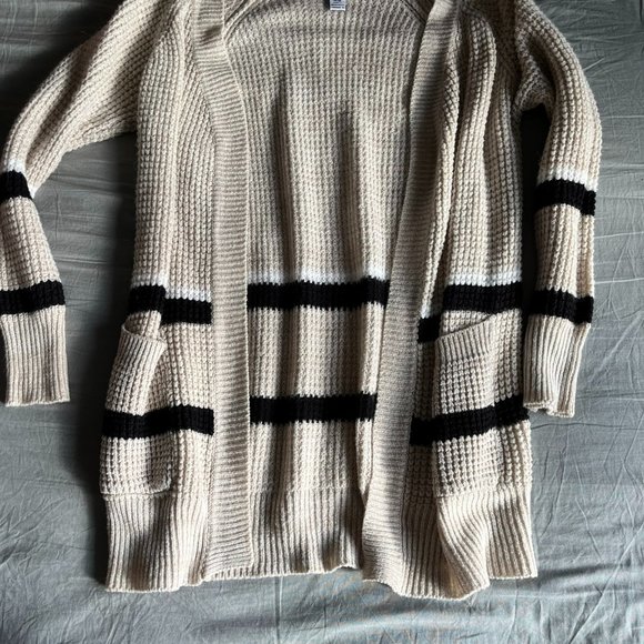 Size M Majora Cardigan - Picture 1 of 4